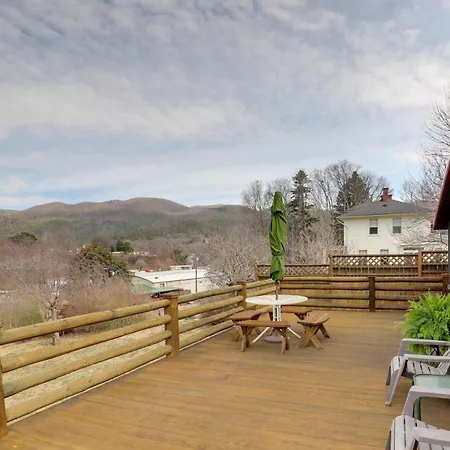 Scenic Hot Springs Retreat Near Appalachian Trail!